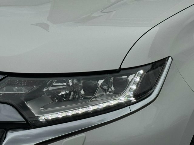 Mitsubishi Outlander Diesel White #67