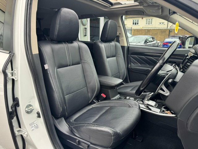 Mitsubishi Outlander Diesel White #18