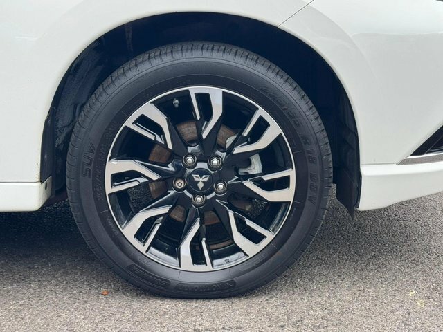 Mitsubishi Outlander Diesel White #59