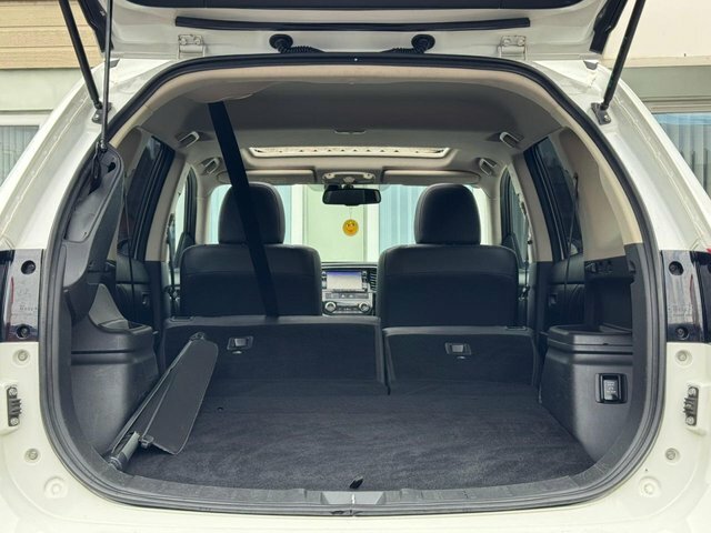 Mitsubishi Outlander Diesel White #74