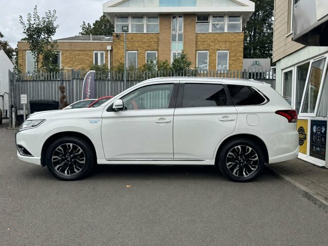 Mitsubishi Outlander Diesel White #14