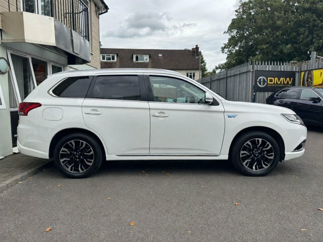 Mitsubishi Outlander Diesel White #10