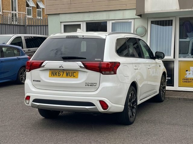 Mitsubishi Outlander Diesel White #35