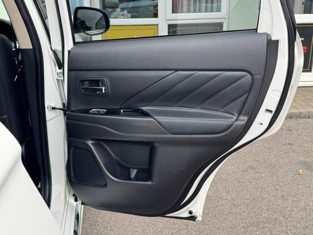 Mitsubishi Outlander Diesel White #57