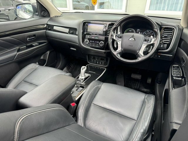 Mitsubishi Outlander 2.0H 12Kwh 4H Suv Plug-in Hybrid Cvt 4W White #6
