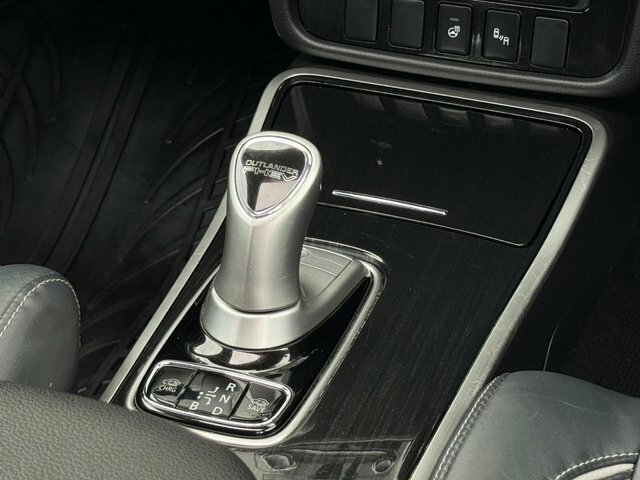 Mitsubishi Outlander Diesel White #44