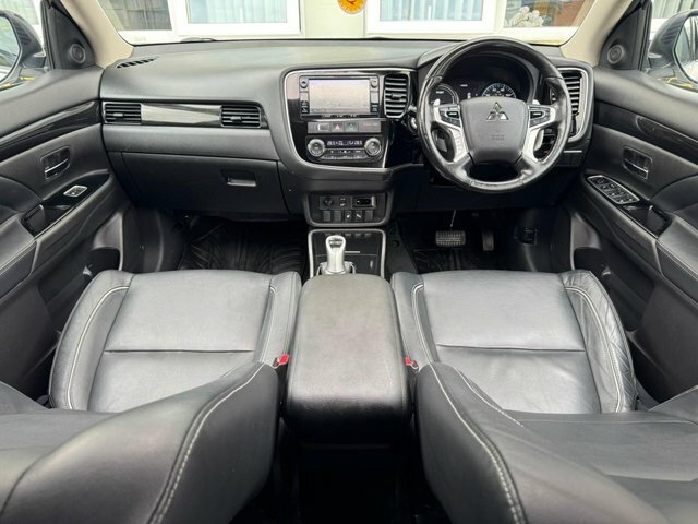 Mitsubishi Outlander Diesel White #7