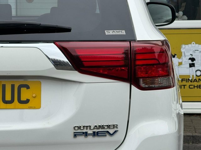 Mitsubishi Outlander Diesel White #71