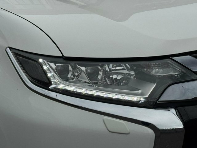 Mitsubishi Outlander Diesel White #65