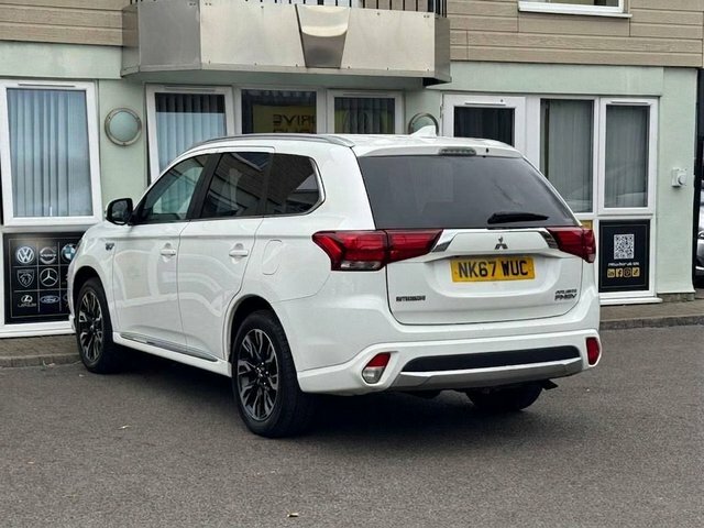Mitsubishi Outlander Diesel White #33