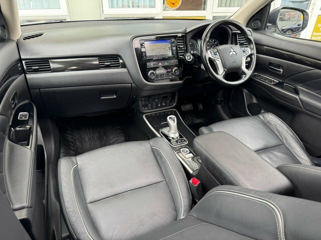 Mitsubishi Outlander Diesel White #8