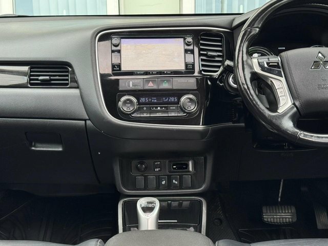 Mitsubishi Outlander Diesel White #42