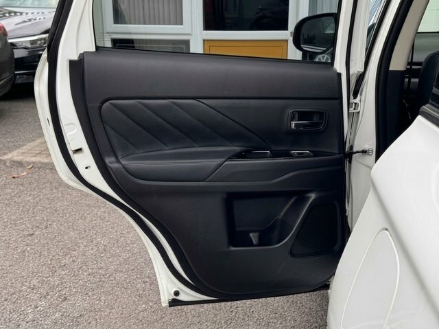 Mitsubishi Outlander Diesel White #63