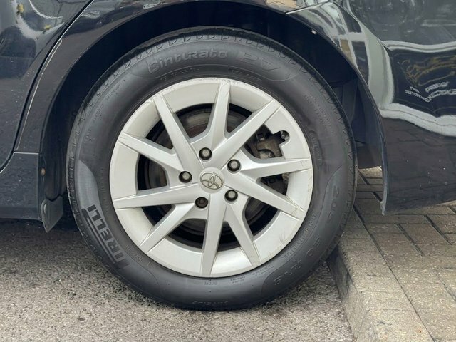 Toyota Prius+ 1.8 White #66