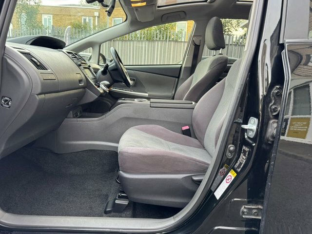 Toyota Prius+ 1.8 White #24