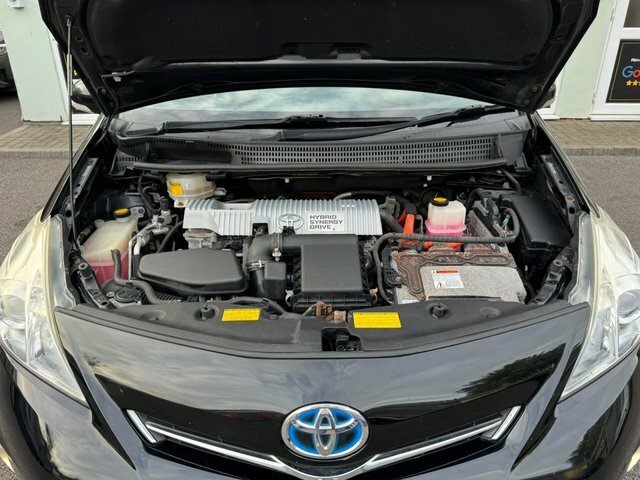 Toyota Prius+ 1.8 White #71