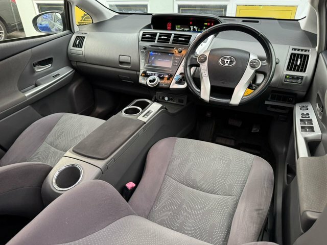 Toyota Prius+ 1.8 White #7