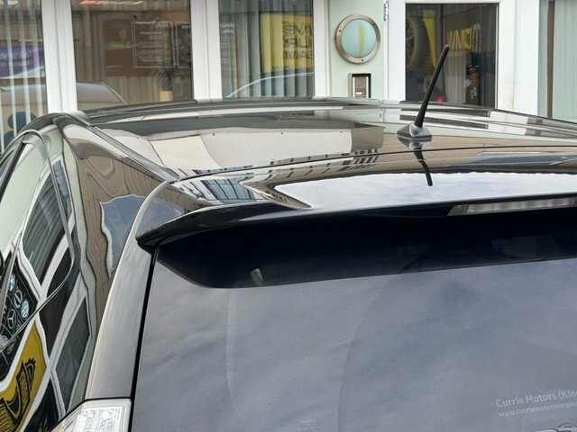 Toyota Prius+ 1.8 White #77