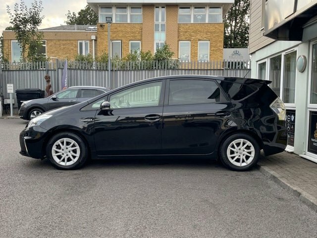 Toyota Prius+ 1.8 White #15