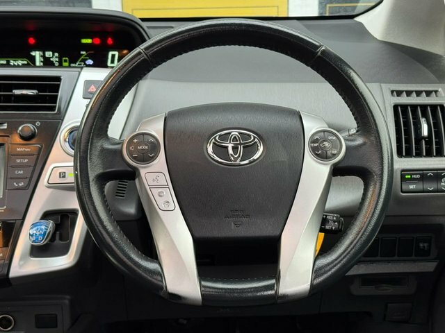 Toyota Prius+ 1.8 White #34