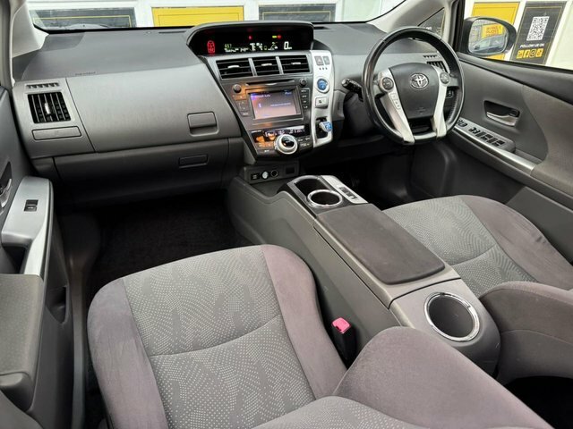 Toyota Prius+ 1.8 White #9