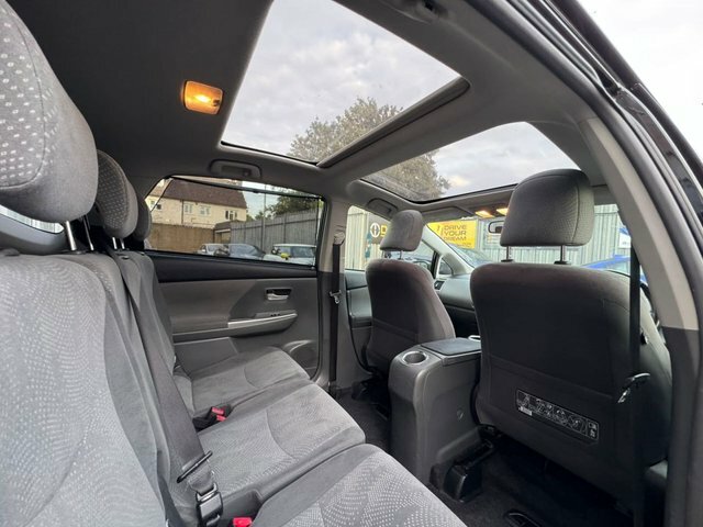 Toyota Prius+ 1.8 White #51