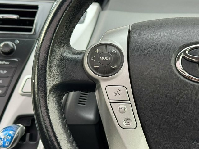 Toyota Prius+ 1.8 White #36