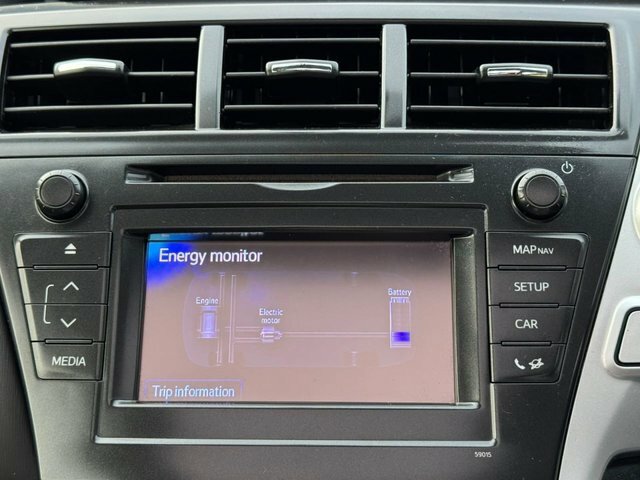Toyota Prius+ 1.8 White #30