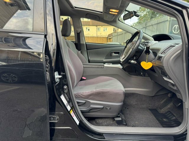 Toyota Prius+ 1.8 White #16