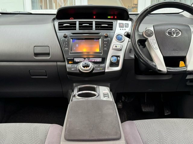 Toyota Prius+ 1.8 White #41