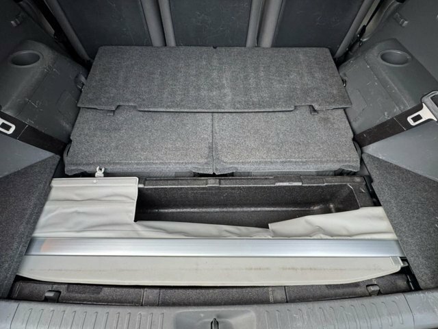 Toyota Prius+ 1.8 White #79