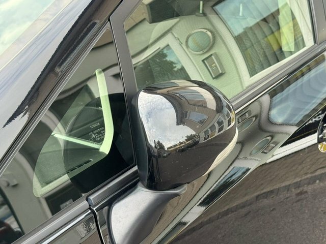 Toyota Prius+ 1.8 White #14