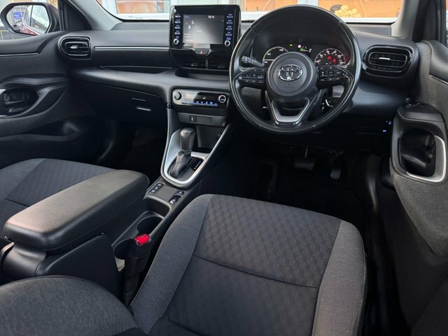Toyota Yaris 1.5 Vvt-h Icon Hatchback Hybrid E-cvt E Red #6