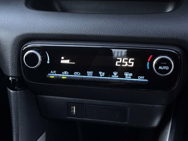 Toyota Yaris Icon Silver #32