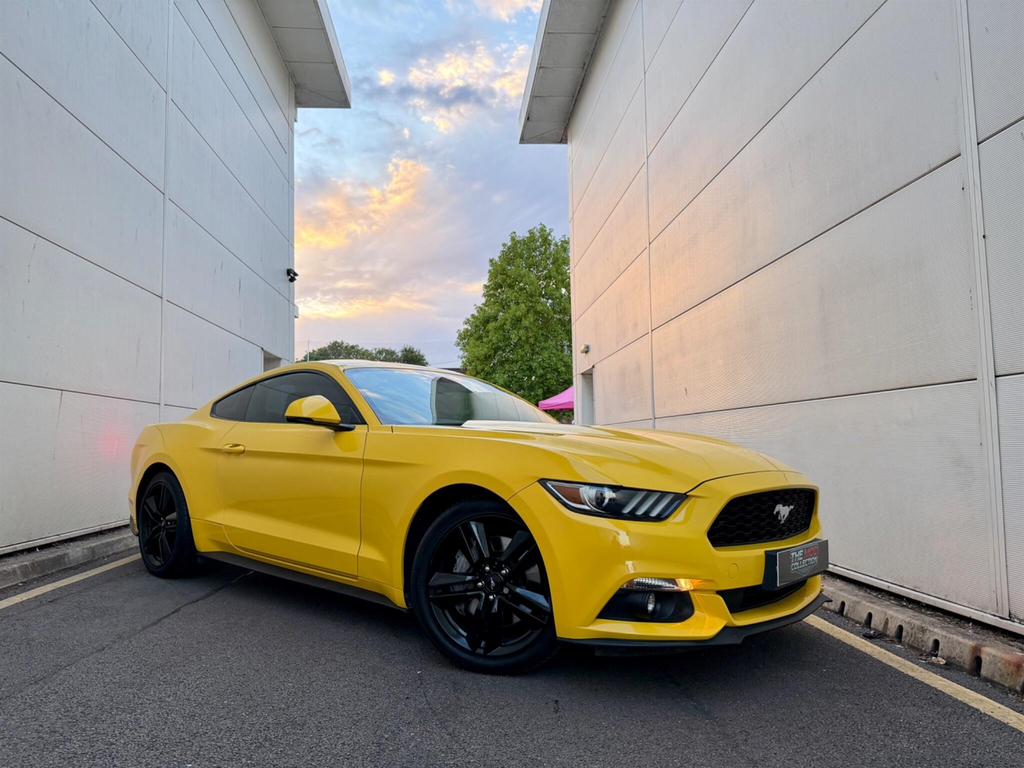 Ford Mustang 2.3T Ecoboost Fastback Selshift Euro 6 Yellow