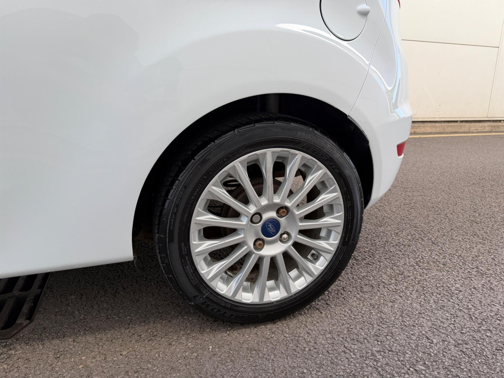 Ford Fiesta 1.0T Ecoboost Titanium Hatchback White #5