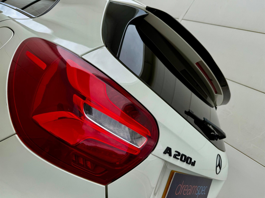 Mercedes-Benz A Class 2.1 A200d Amg Line Premium Hatchback White #4
