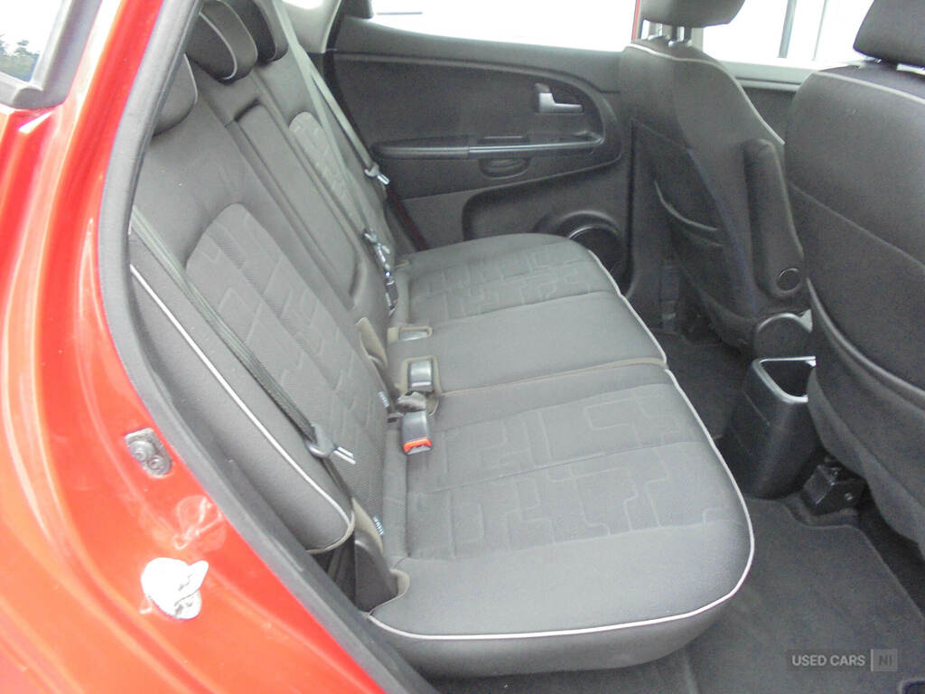 Kia Venga Mpv 1.6 2 Euro 5 201414 Red #8