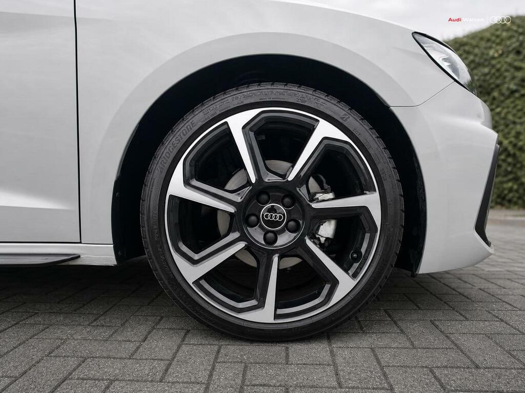 Audi A1 30 Tfsi Black Edition RF26GBU Silver #5