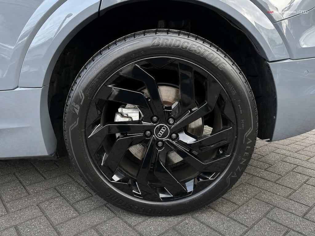 Audi Q8 e tron 300Kw 55 Quattro 114Kwh Black Edition Grey #5