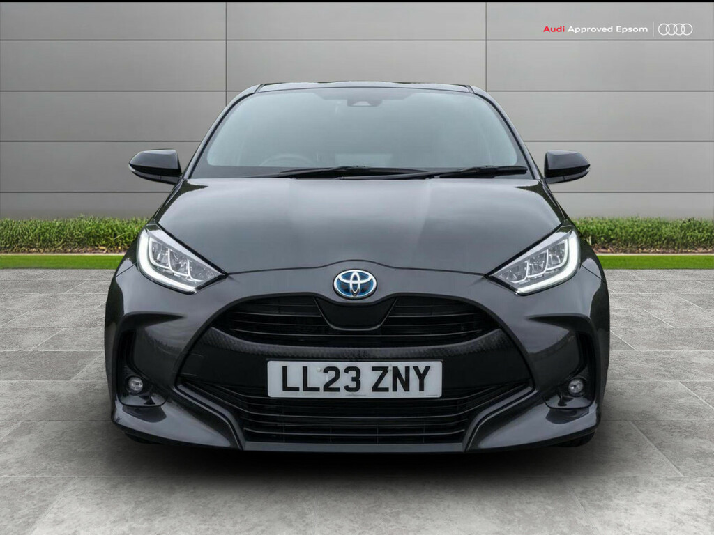 Toyota Yaris 1.5 Hybrid Design Cvt Black #2
