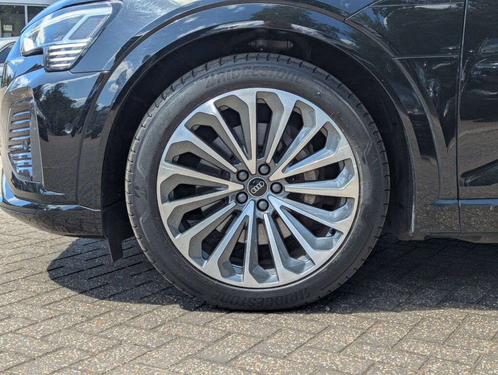 Audi Q8 e tron 300Kw 55 Quattro 114Kwh S Line Black #4