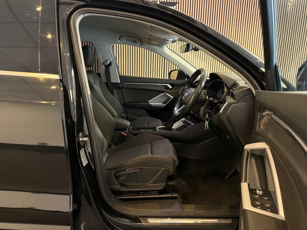 Audi Q3 Sport Black #2