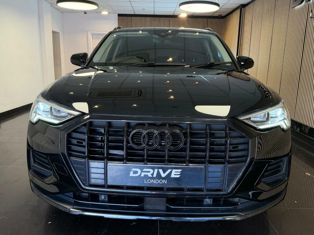 Audi Q3 Sport Black #4