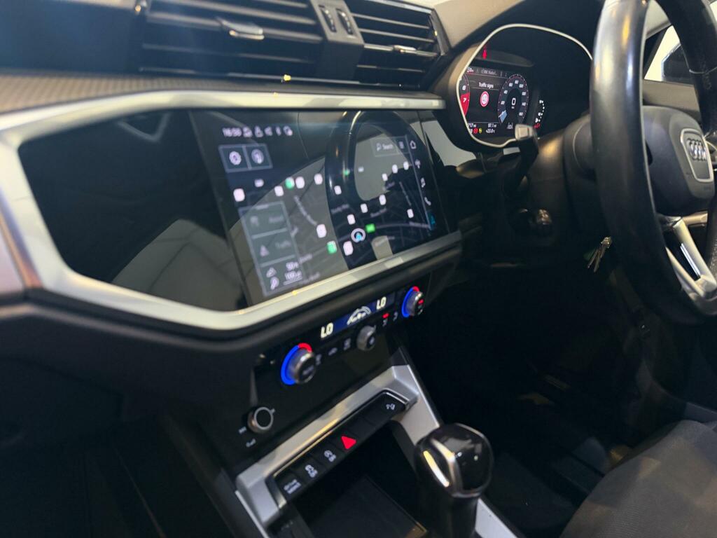 Audi Q3 Audi Q3 Black Edition White #37