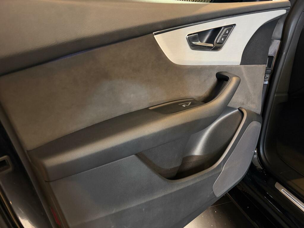 Audi Q8 Estate Black #38