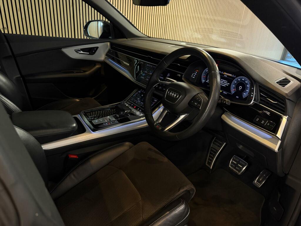Audi Q8 S Line Black #2