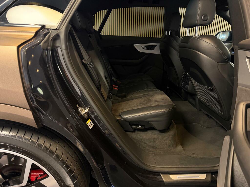 Audi Q8 Estate Black #28