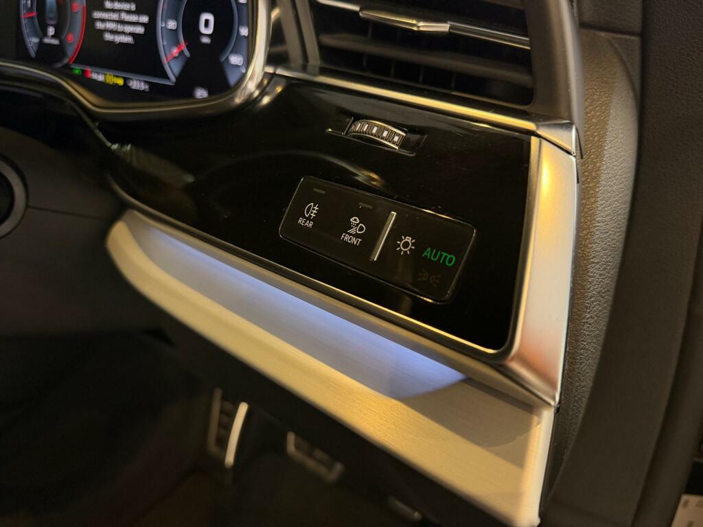 Audi Q8 Estate Black #36
