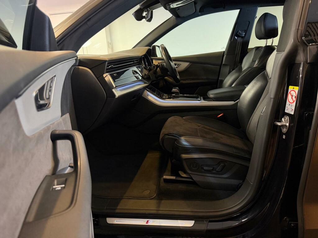 Audi Q8 Estate Black #48